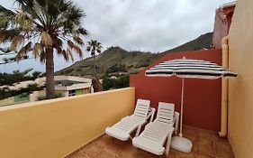 Cheerful 3 Bedroom Town House With Garage